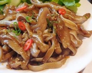 Tai heo xào sả ớt