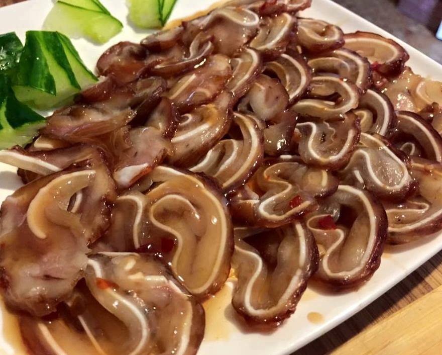 Tai heo hầm sốt ngũ vị thơm ngon mê mẩn