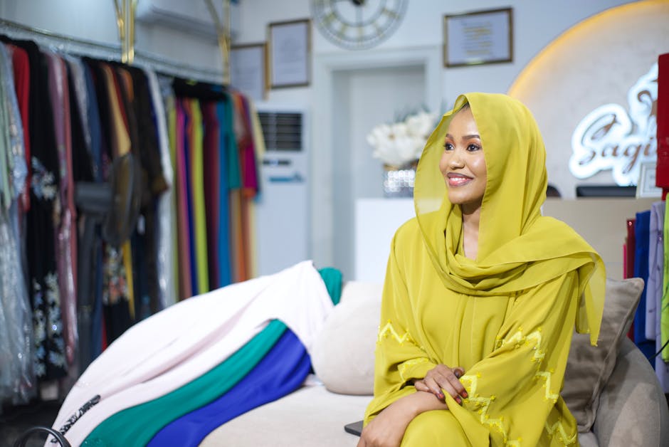 người phụ nữ cười sảng khoái