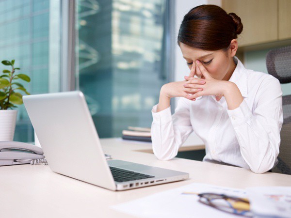 nhân viên văn phòng stress
