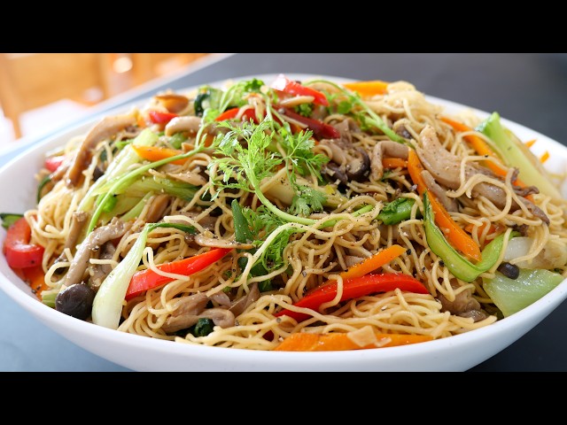 đĩa mì xào rau củ