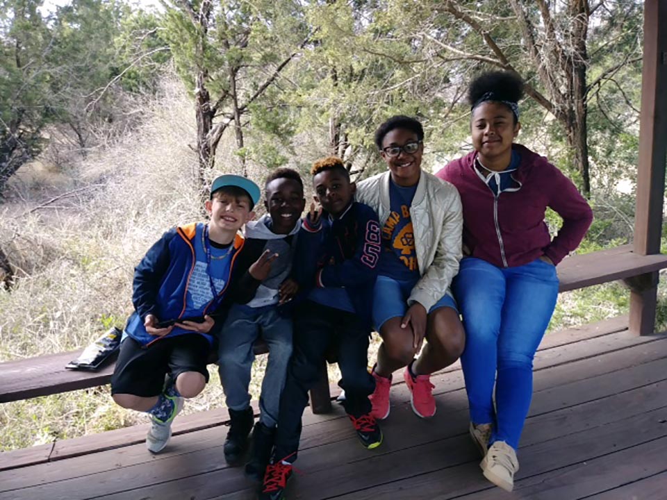 gia đình du lịch vui vẻ