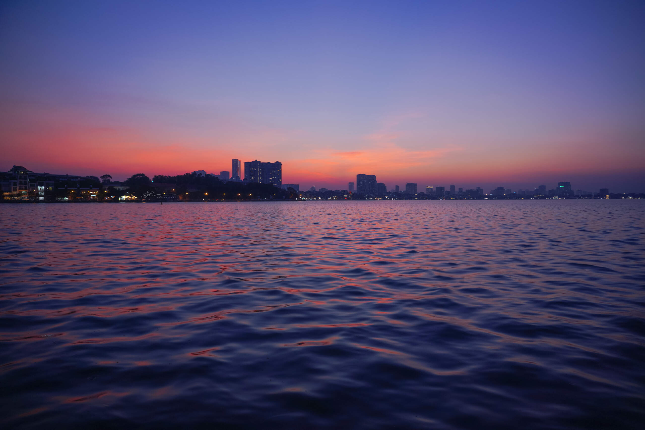 Hoàng hôn Hồ Tây