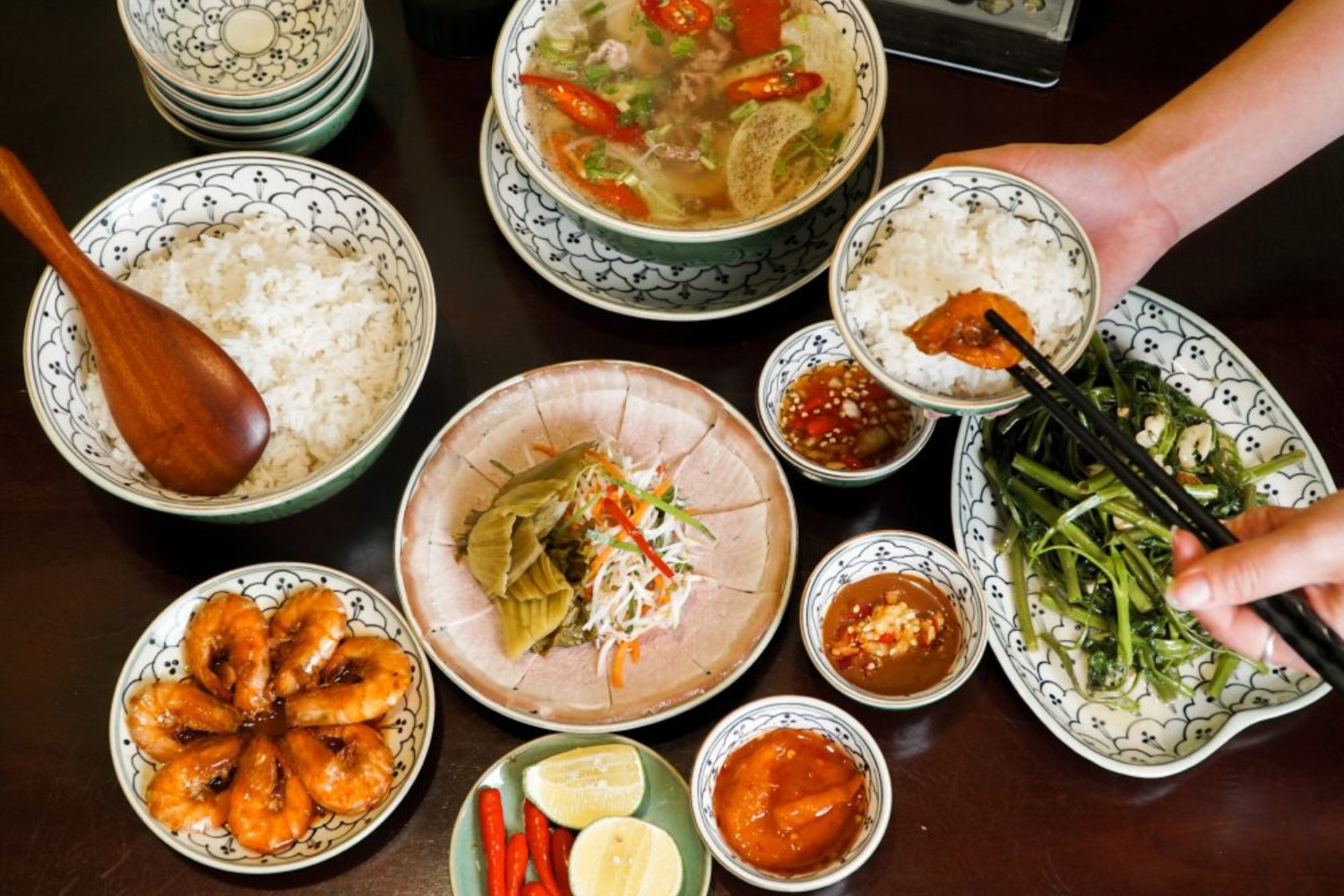 mâm cơm đặc sản miền Trung