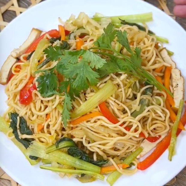 mì xào rau củ hoàn thành