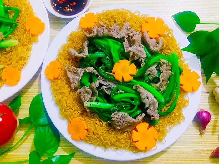 mì xào rau củ trang trí