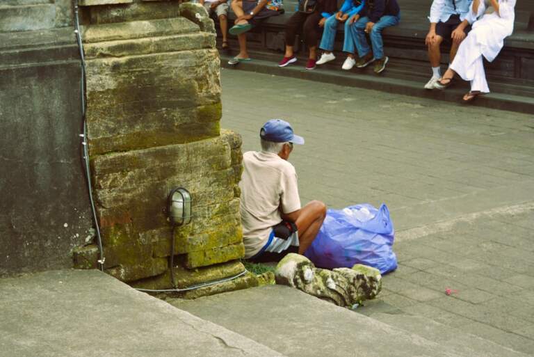 người gánh hàng rong không đầu