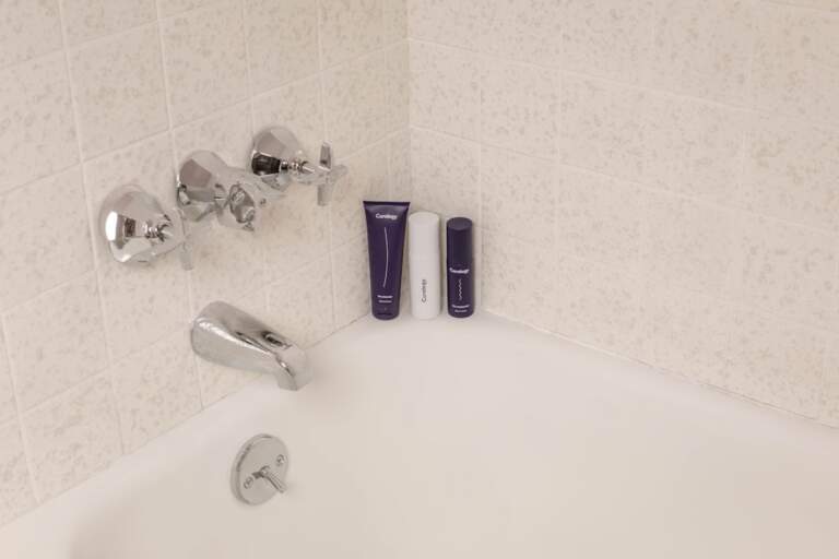 Khử mùi hôi nhà tắm: Bí quyết giữ không gian luôn thơm mát