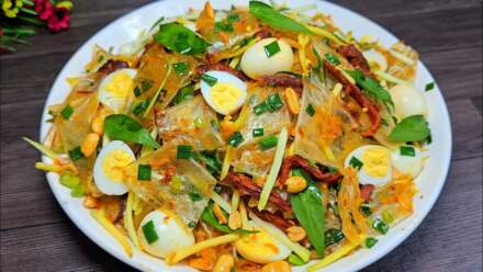 Bánh tráng trộn: Món ăn vặt quen thuộc và những lưu ý khi thưởng thức