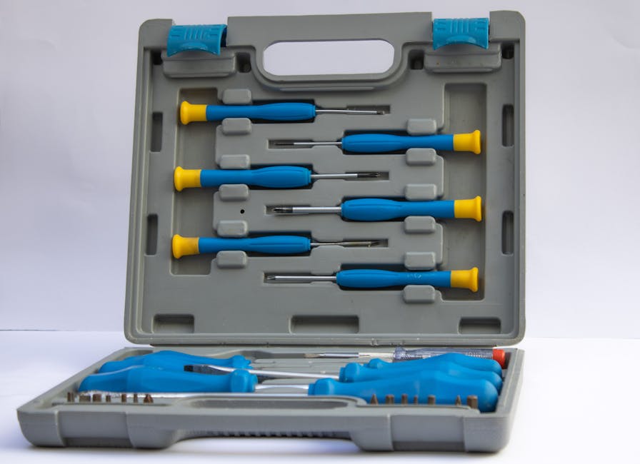 Bộ dụng cụ sửa chữa đồ nhựa bao gồm keo, giấy nhám, kẹp