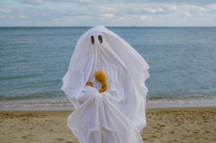 Hồn ma áo dài trắng ở đồi cát: Bí ẩn kinh hoàng mỗi đêm trăng