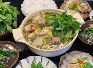 Lẩu Gà Lá É: Món Ngon Dễ Làm, Ấm Bụng Ngày Cuối Tuần