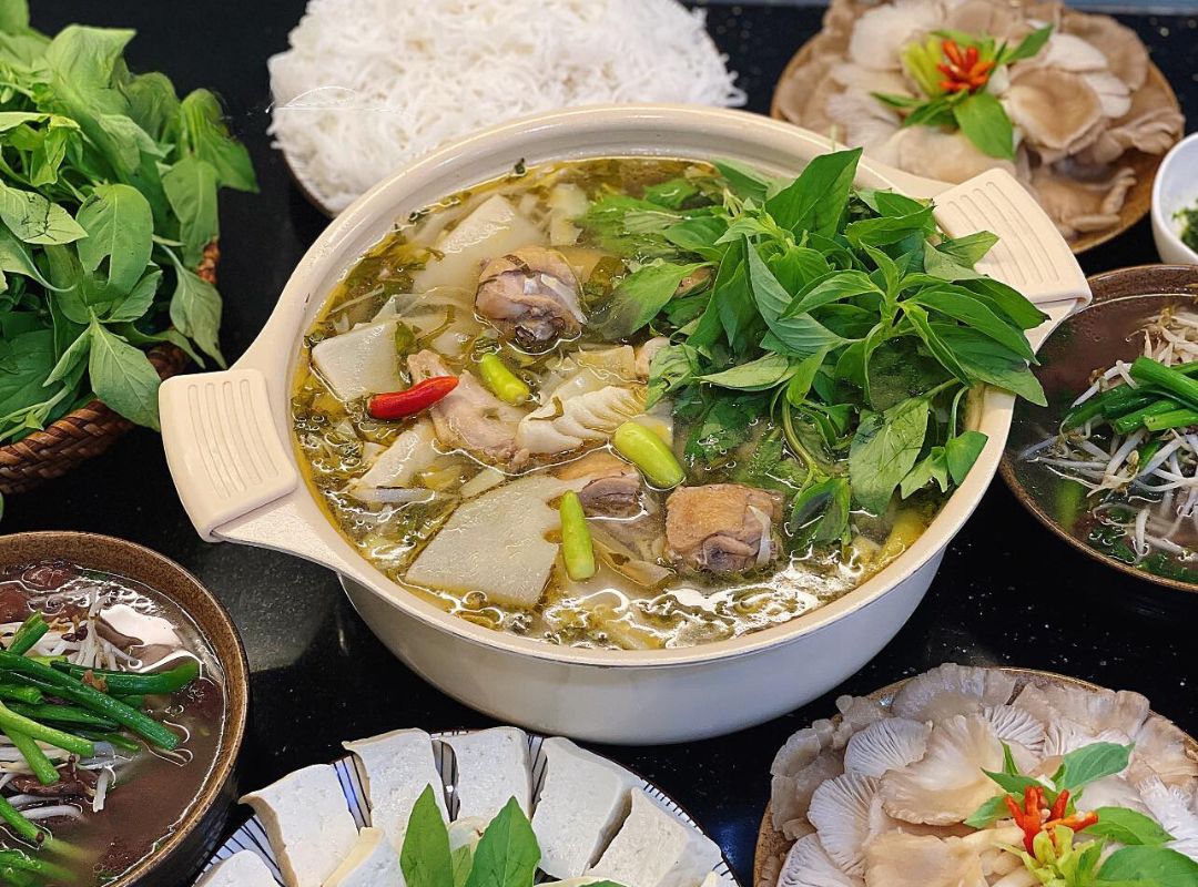 Lẩu Gà Lá É: Món Ngon Dễ Làm, Ấm Bụng Ngày Cuối Tuần