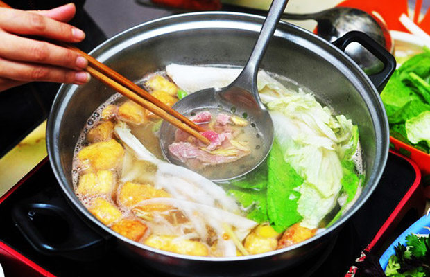 Lẩu bò nhúng dấm: Món ngon dễ làm cho bữa tối gia đình