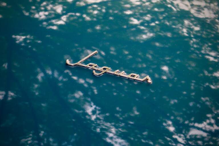 Tàu biển sang trọng trên biển