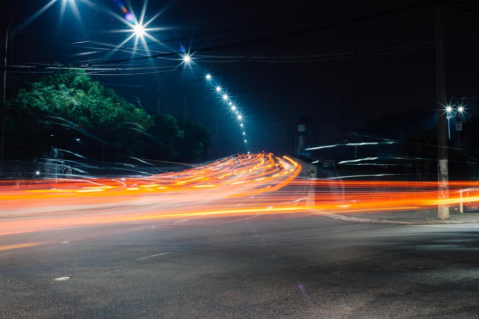 Đèn đường phát sáng ban đêm