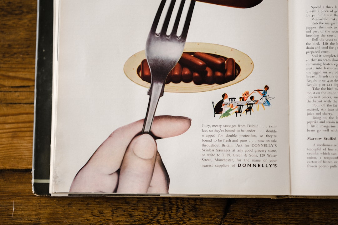 Một bảng menu có giá niêm yết rõ ràng tại quán ăn