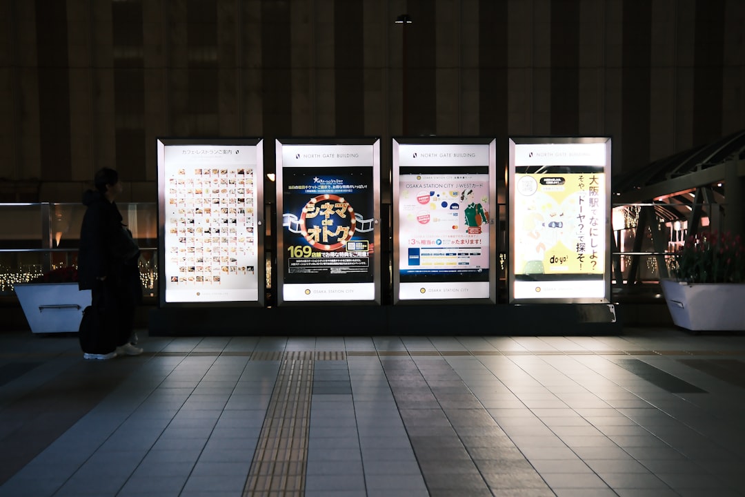 Người dùng giao tiếp với chatbot AI