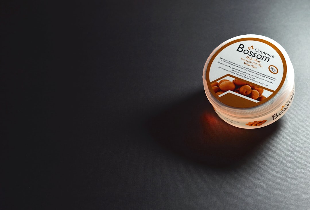 Tô phở bò nóng hổi với đầy đủ rau thơm