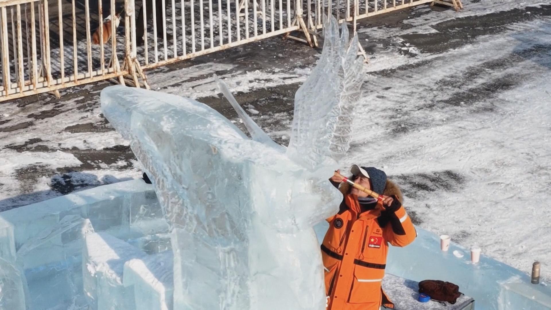 Các tác phẩm điêu khắc băng khổng lồ tại Cáp Nhĩ Tân