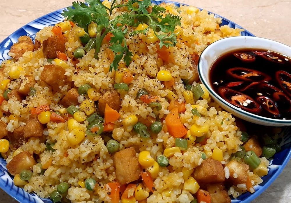 Đĩa cơm chiên Dương Châu bị bết dính