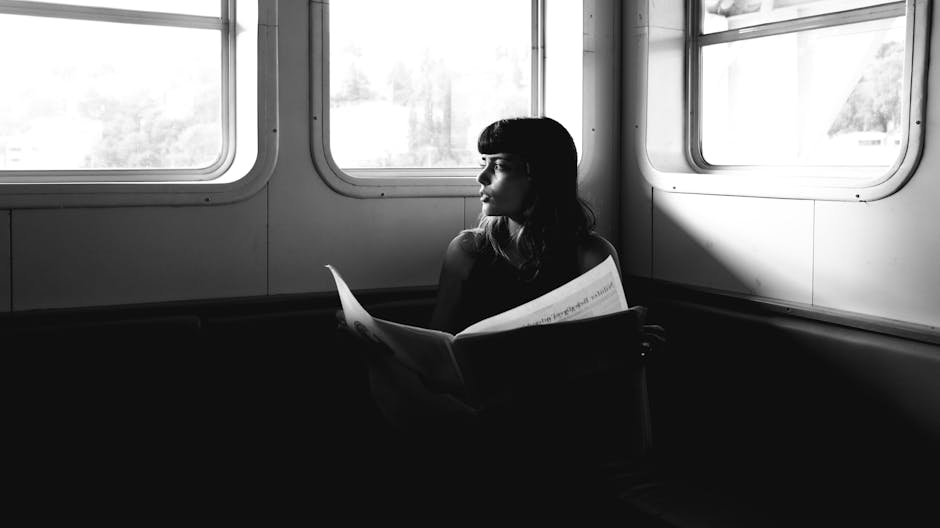 Ánh sáng mặt trời chiếu qua cửa sổ