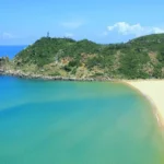 Tìm về bình yên: Kinh nghiệm khám phá bãi biển hoang sơ