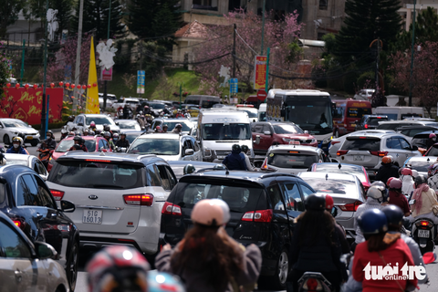 Đường phố Đà Lạt kẹt xe