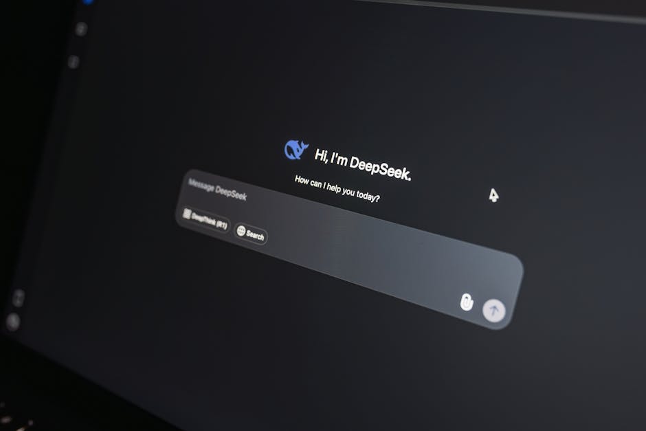Giao diện máy tính với nhiều cửa sổ được sắp xếp trên các màn hình ảo