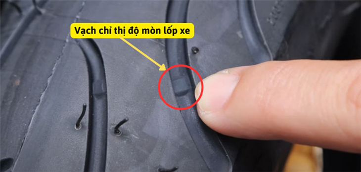 Kiểm tra lốp xe máy