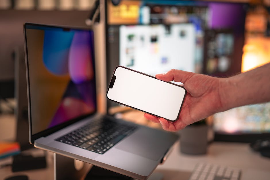 Người dùng điều chỉnh độ cao màn hình máy tính