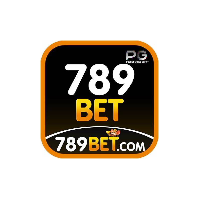 Người xem bảng giá thuê nhà trên điện thoại