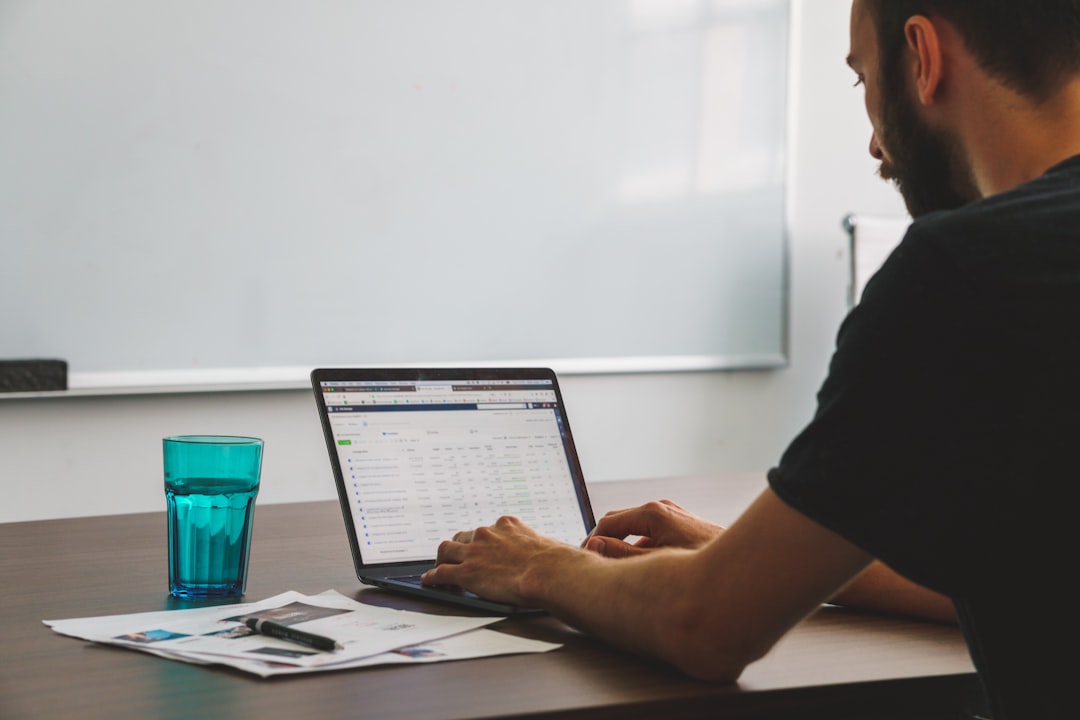Bảng tính Excel với các cột tiêu đề KPI