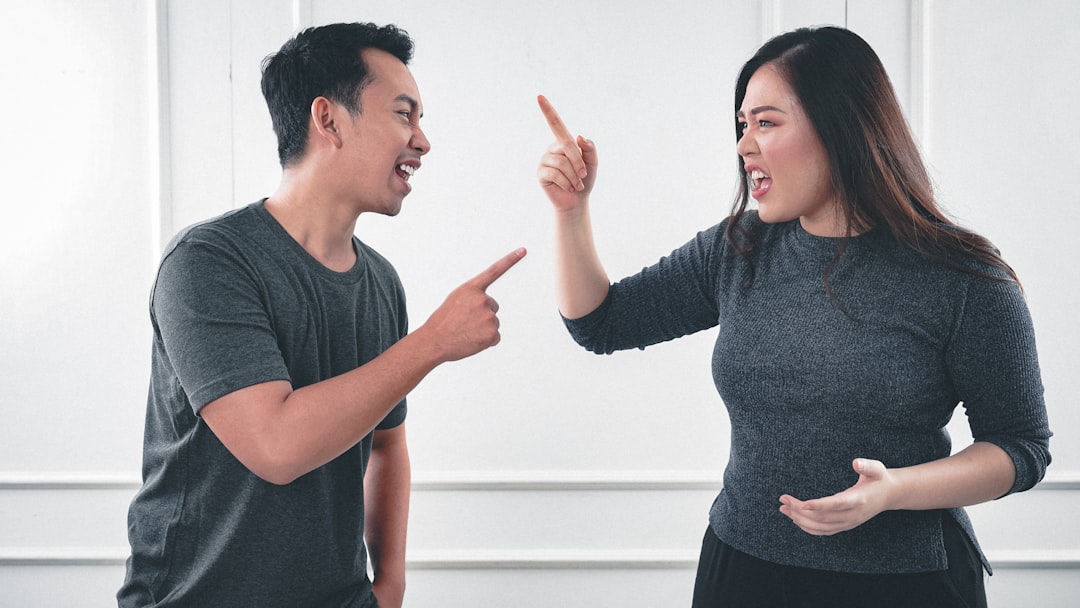 người đang tranh cãi người đang tranh cãi