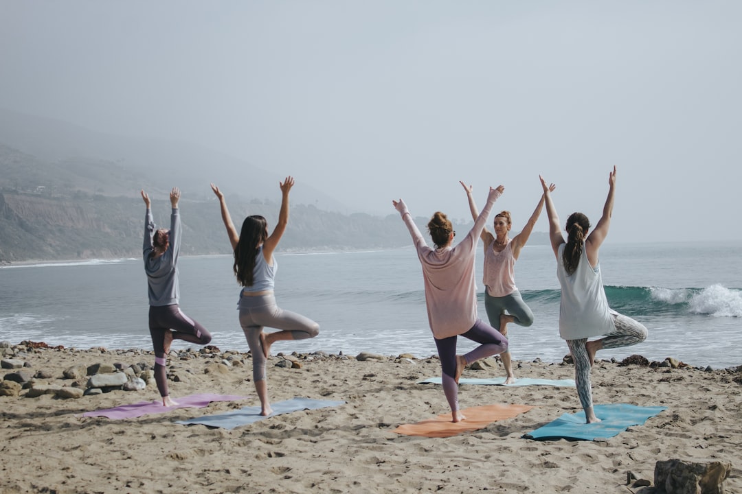 người tập yoga buổi sáng